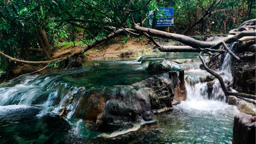 น้ำตกร้อน