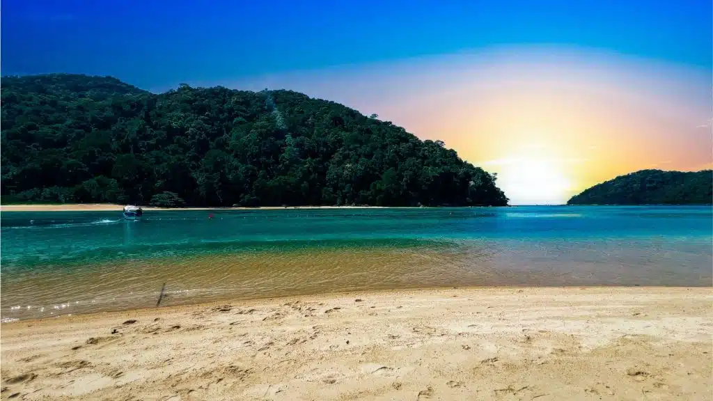 หาดสุรินทร์ จังหวัดภูเก็ต