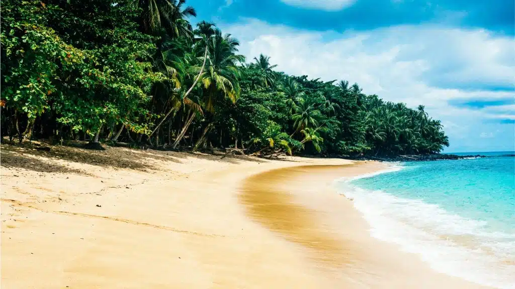 หาดกล้วย จังหวัดภูเก็ต